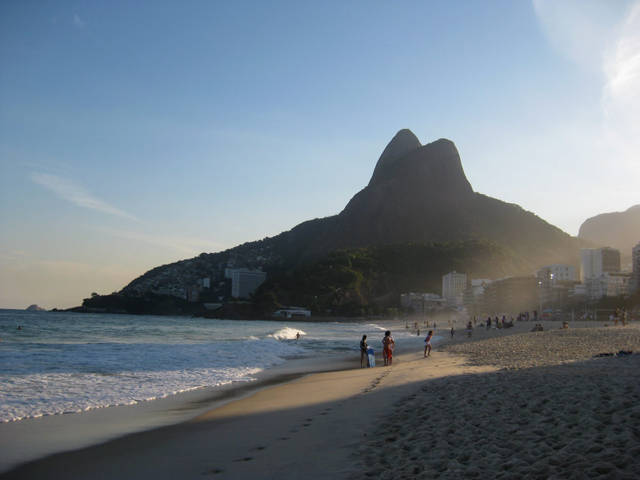 leblon-beach_brasil_agarrandomaletas