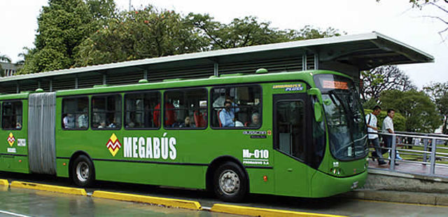 megabus_pereira_agarrandomaletas