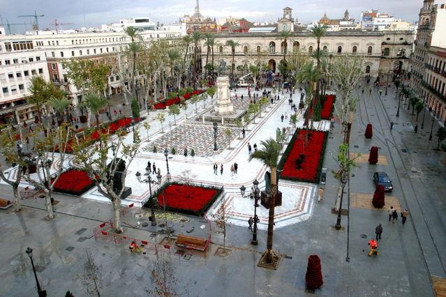 La Plaza Nueva es una plaza abierta ubicada en el barrio del Arenal de la ciudad de Sevilla. Podría compararse con la típica plaza Mayor que existe en las ciudades españolas